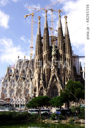 スペイン　バルセロナ　サグラダ・ファミリア 68265356