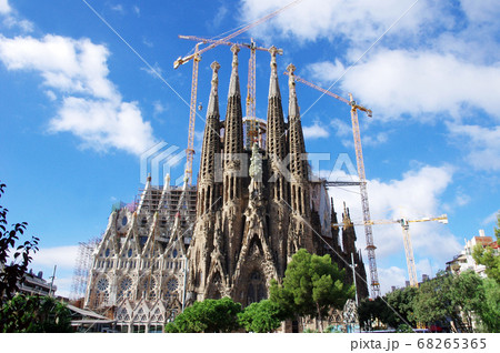 スペイン　バルセロナ　サグラダ・ファミリア 68265365