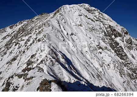 冬の北岳登山「八本歯ノ頭から望む北岳」 68266394