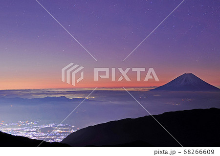 冬の北岳登山「ボーコン沢ノ頭から望む富士山」 68266609