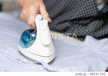 アイロンがけ 68267160