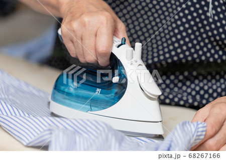 アイロンがけ 68267166