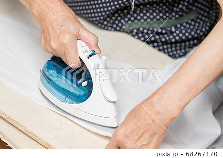 アイロンがけ 68267170