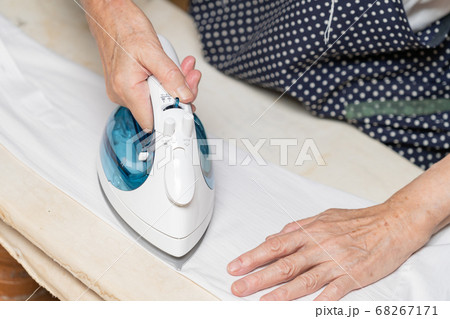 アイロンがけ 68267171