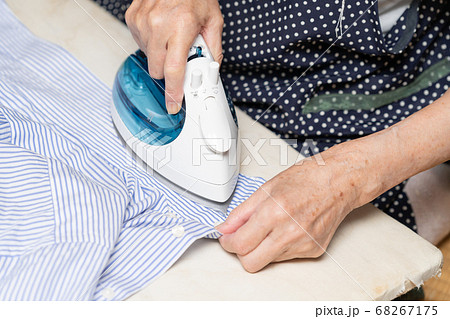 アイロンがけ 68267175