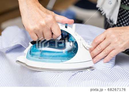 アイロンがけ 68267176