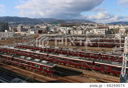 阪急電鉄 西宮北口車庫に並ぶ電車の写真素材
