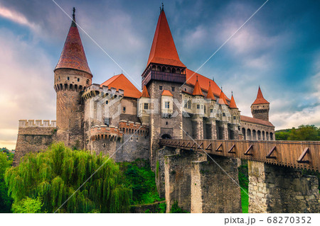 Admirable tourist attraction with medieval Corvin castle, Hunedoara, Transylvania, Romania Admirable tourist attraction with medieval Corvin castle, Hunedoara, Transylvania, Romania 68270352