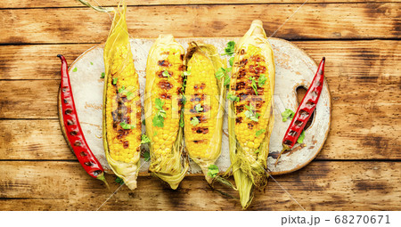 Grilled corn cobs Grilled corn cobs 68270671