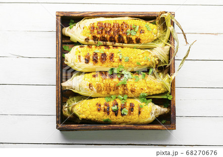 Grilled sweet corn cob 68270676