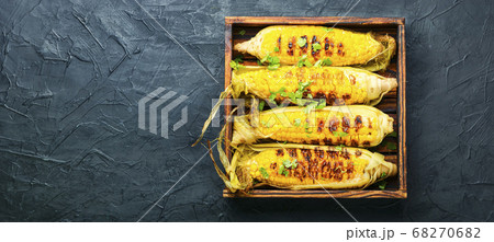 Grilled corn cobs 68270682