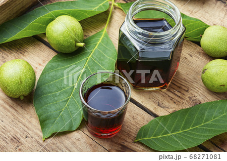 Unripe walnut medicine tincture 68271081