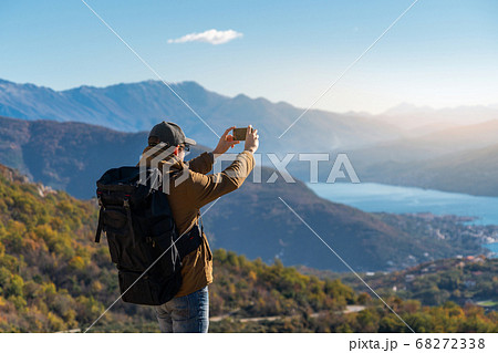 Traveler with a backpack and a smartphone  68272338