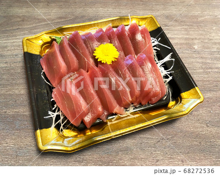 スーパーのマグロの刺し身 スーパーのマグロの刺し身 68272536
