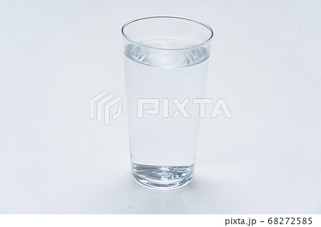 グラスの水 グラスの水 68272585