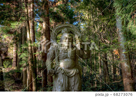 護る者　両子寺仁王像 68273076