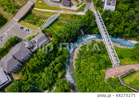 【ドローン空撮】絶景・白ひげの滝1（許可済み） 68273275
