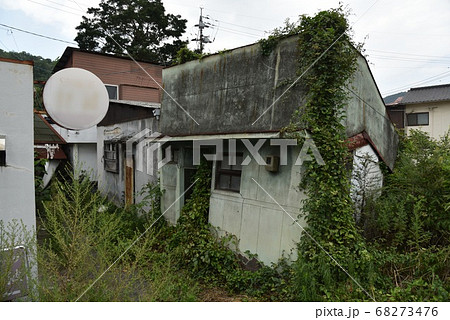 岡山県玉野市の古くて美しい建物 68273476