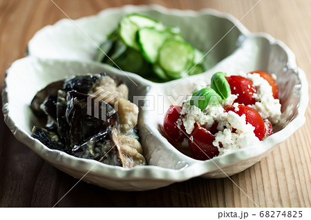 夏野菜のおかず3種盛り 68274825
