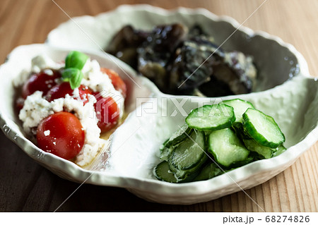 夏野菜のおかず3種盛り 68274826
