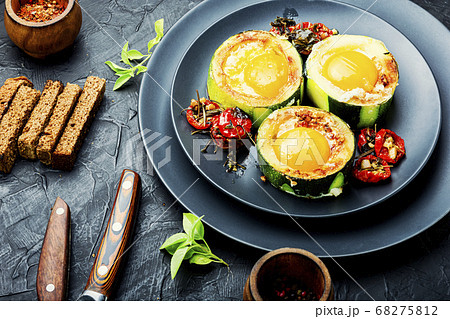 Fried eggs or scrambled eggs 68275812