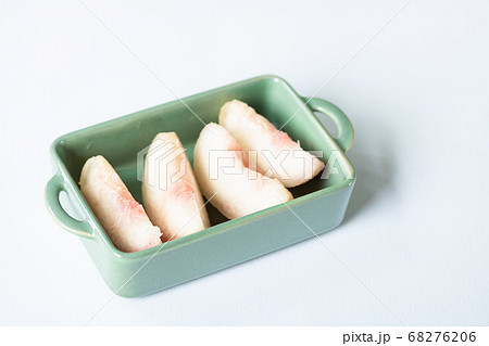 切り分けた桃あかつき 切り分けた桃あかつき 68276206