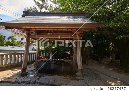 縁結びの神様 松江市八重垣神社にある手水舎 縁結びの神様 松江市八重垣神社にある手水舎 68277477