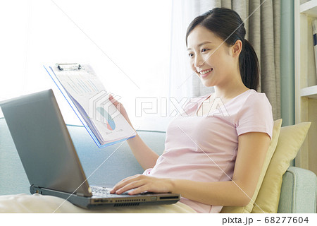 A woman who operates a personal computer at home A woman who operates a personal computer at home 68277604
