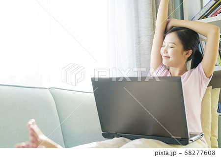 A woman who operates a personal computer at home A woman who operates a personal computer at home 68277608