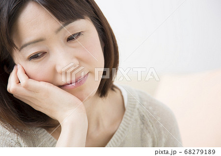 更年期の中年女性 更年期の中年女性 68279189