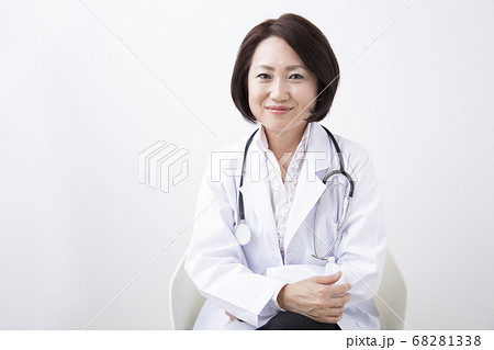 笑顔の女医 笑顔の女医 68281338