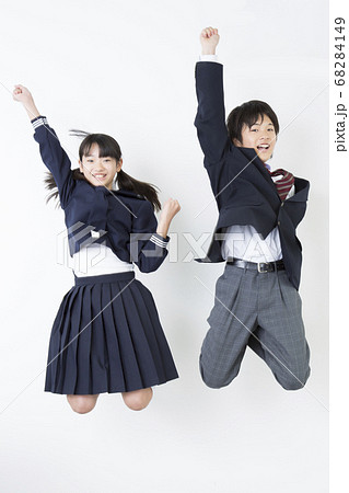 ジャンプする中学生 ジャンプする中学生 68284149