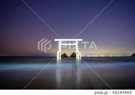 二見ヶ浦の夜景と鳥居 二見ヶ浦の夜景と鳥居 68284669