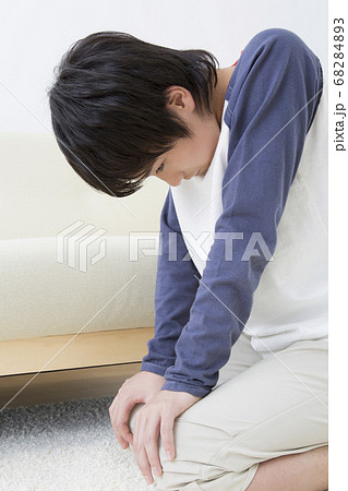 叱られる息子 68284893