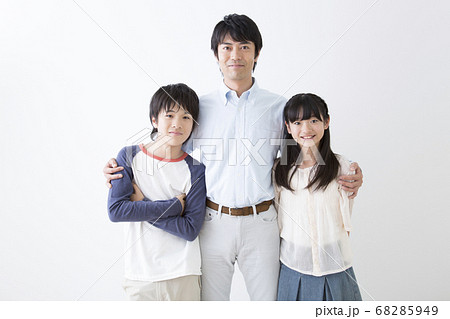 笑顔の親子 68285949