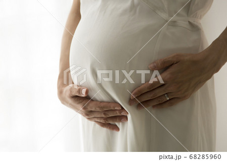 臨月の妊婦 臨月の妊婦 68285960