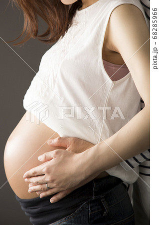 臨月の妊婦の写真素材