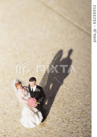 Standard figure of wedding couple on beige floor Standard figure of wedding couple on beige floor 68288932