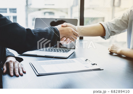 hands shake after business office executives are interviewing job applicants in the meeting room hands shake after business office executives are interviewing job applicants in the meeting room 68289410