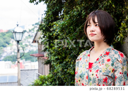幕末時代の息吹を感じる長崎の龍馬通りの観光客 幕末時代の息吹を感じる長崎の龍馬通りの観光客 68289531