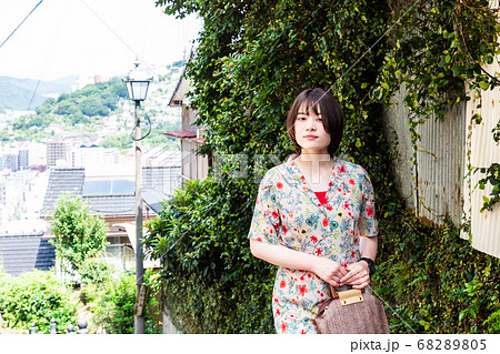 幕末時代の息吹を感じる長崎の龍馬通りの観光客 幕末時代の息吹を感じる長崎の龍馬通りの観光客 68289805