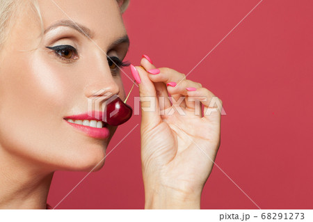 Beautiful woman smiling closeup, smile with white 68291273