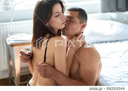 romantic man and woman enjoying love 68293044