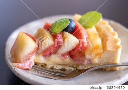飛騨桃のタルトケーキ 68294420