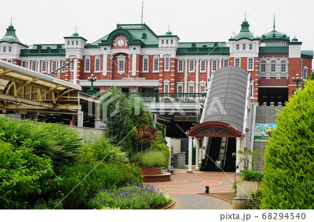 8月　深谷122深谷駅(新装)と駅前広場 68294540