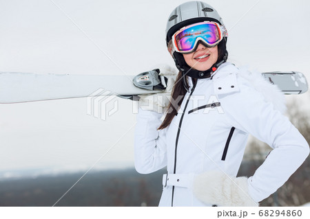 positive woman posing to the camera 68294860