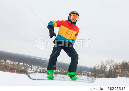 active guy is going to perform a jump 68295315