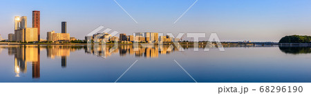 御島水域の朝風景（香椎海岸遊歩道　アイランドシティ）　パノラマ　【福岡市東区】 68296190