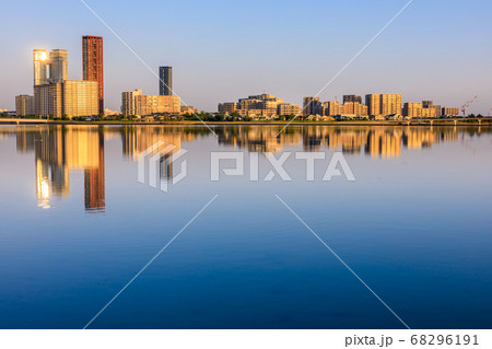 御島水域の朝風景（香椎海岸遊歩道　アイランドシティ）　【福岡市東区】 68296191