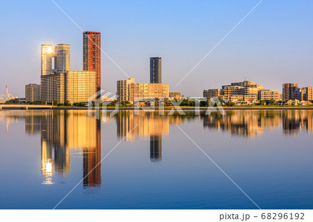 御島水域の朝風景（香椎海岸遊歩道　アイランドシティ）　【福岡市東区】 68296192